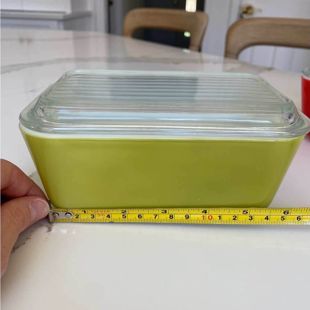 Vintage Pyrex refrigerator dish (502 with lid)
